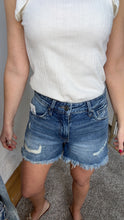 Load image into Gallery viewer, Kut From The Kloth 4” Jane High Rise Long Denim Medium Wash Short - Backwards Boutique