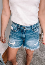 Load image into Gallery viewer, Kut From The Kloth 4” Jane High Rise Long Denim Medium Wash Short - Backwards Boutique
