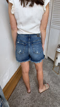 Load image into Gallery viewer, Kut From The Kloth 4” Jane High Rise Long Denim Medium Wash Short - Backwards Boutique