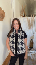 Load image into Gallery viewer, Tammy&#39;s Houndstooth Reversible Vest - Backwards Boutique 